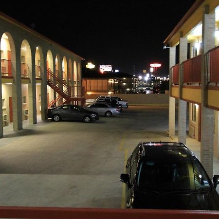 Americas Best Value Inn San Antonio/Lackland Afb Экстерьер фото