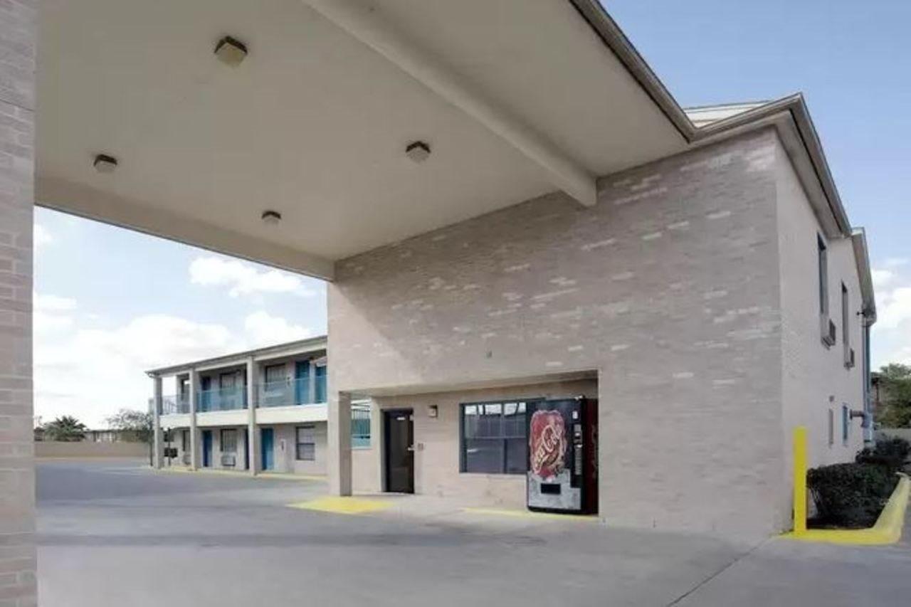 Americas Best Value Inn San Antonio/Lackland Afb Экстерьер фото
