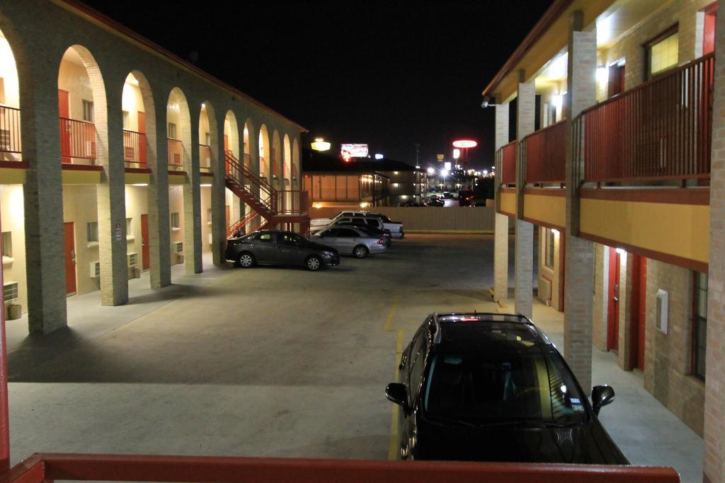 Americas Best Value Inn San Antonio/Lackland Afb Экстерьер фото